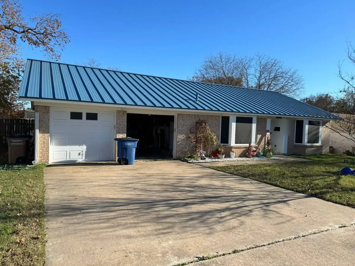 Standing seam metal roof on a home in Austin, TX